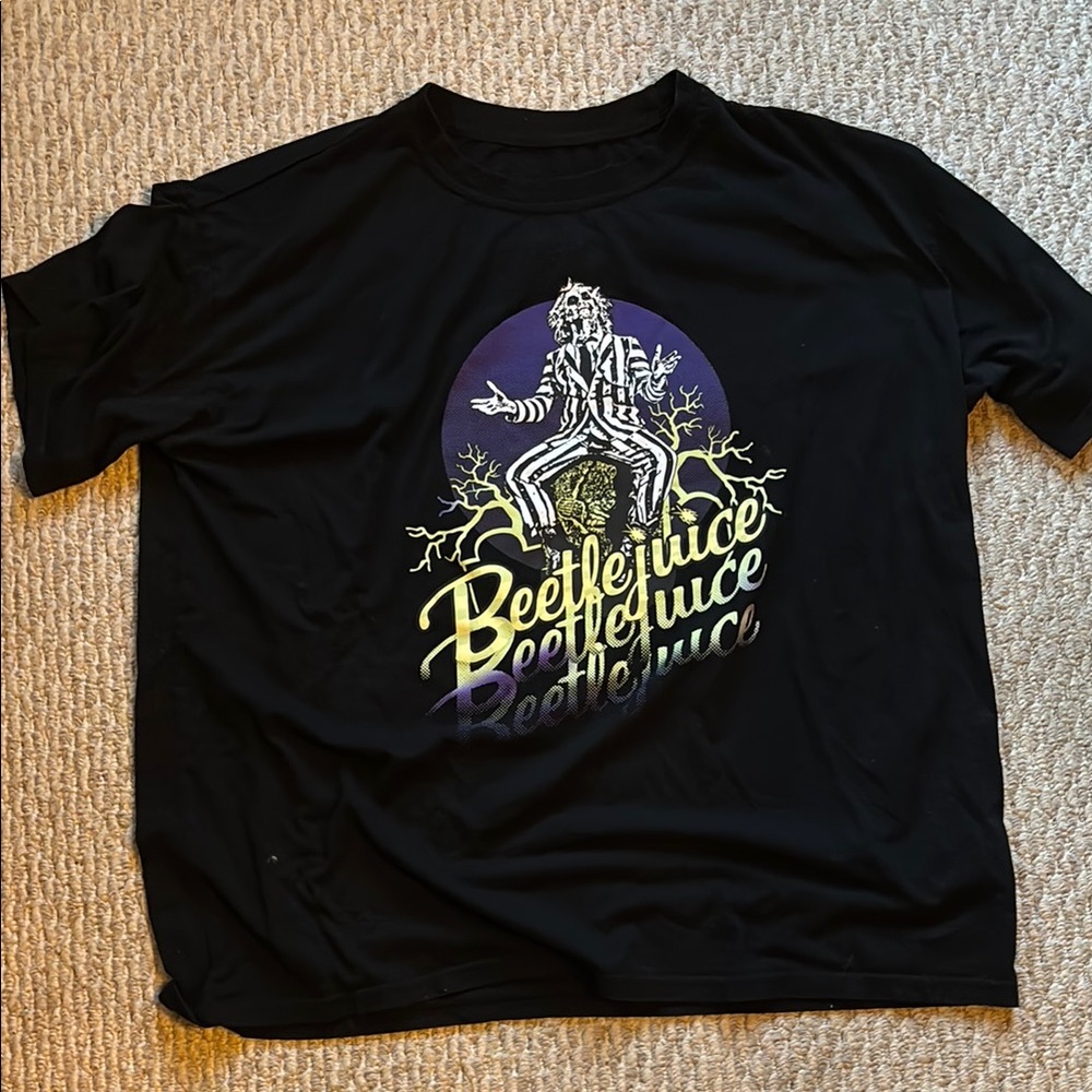 SHEIN Black Short Sleeve Tee with Graphic Design